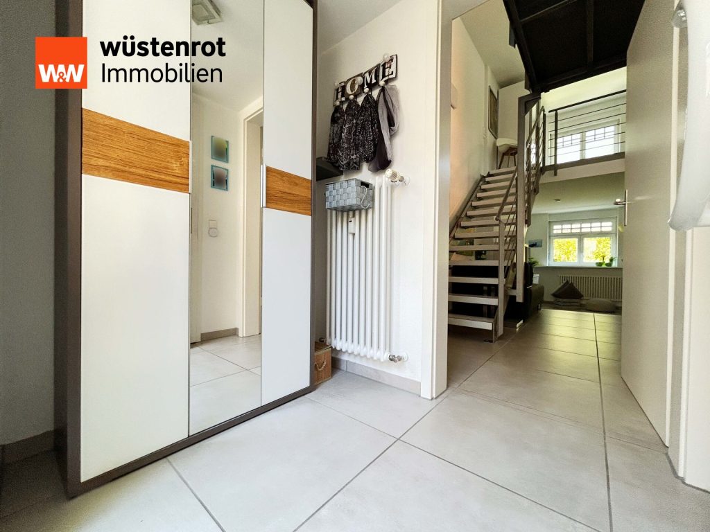 Immobilienangebot - Singen - Alle - SPEKTAKULÄR. Moderne 3 Zimmer auf 80 m².
Mit beeindruckender Galerie. Eigener Balkon
und Terrasse.