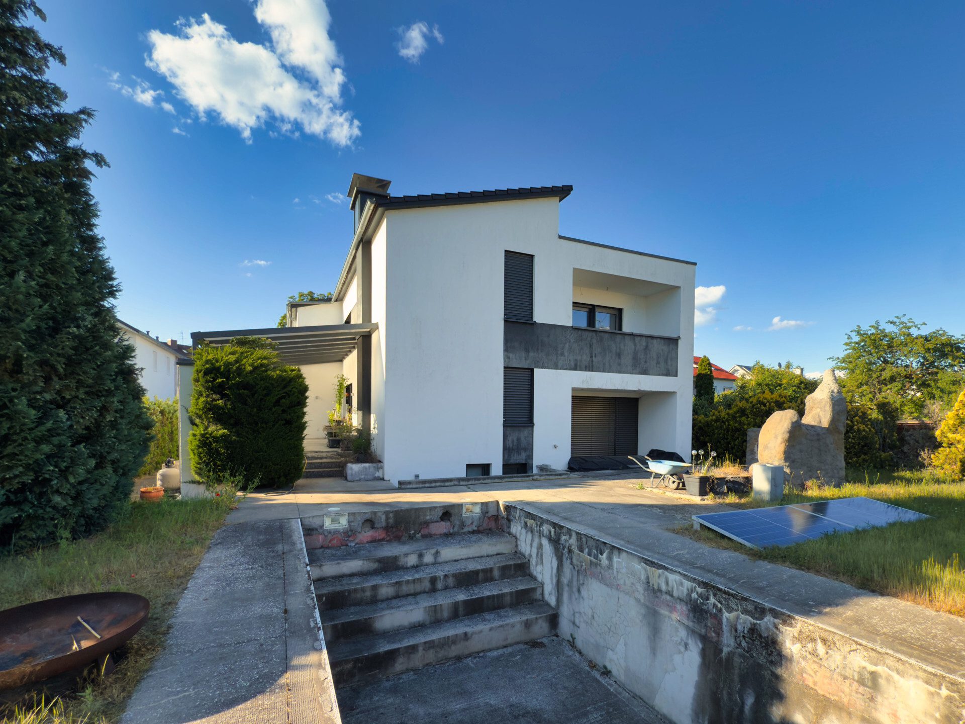 Immobilienangebot - Rodenbach - Alle - Luxuriöses Traumhaus mit Sanierungsbedarf