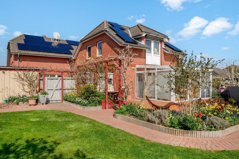 Immobilienangebot - Fehmarn / Landkirchen auf Fehmarn - Alle - Stilvoll modernisiertes Wohnhaus mit flexibler Nutzung und Weitblick ins Grüne