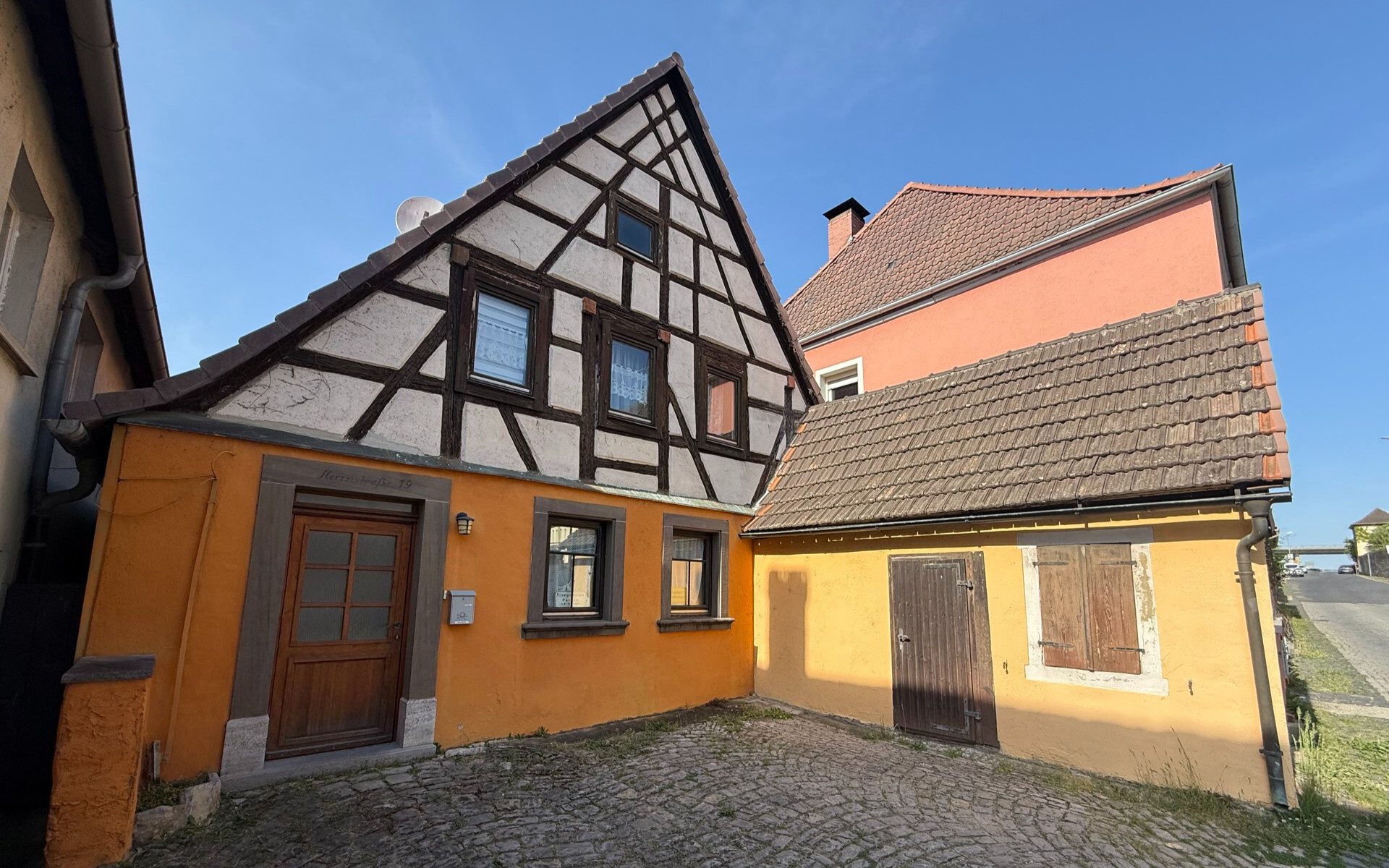Immobilienangebot - Marktsteft - Alle - Schönes Historisches Landhaus 
mit großzügigem Grundstück