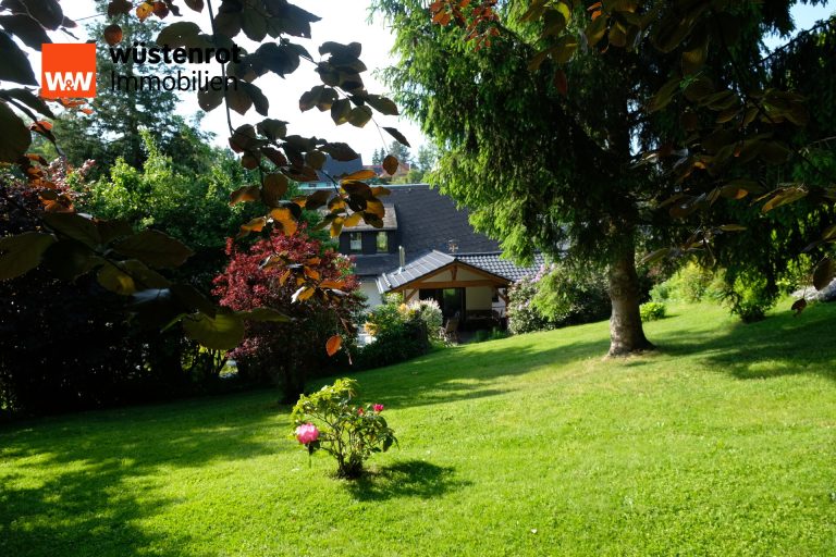Immobilienangebot - Claußnitz / Diethensdorf - Alle - Charmantes 1–2-Familienhaus mit traumhaftem Grundstück, Pool, Nebengebäude und Doppelgarage