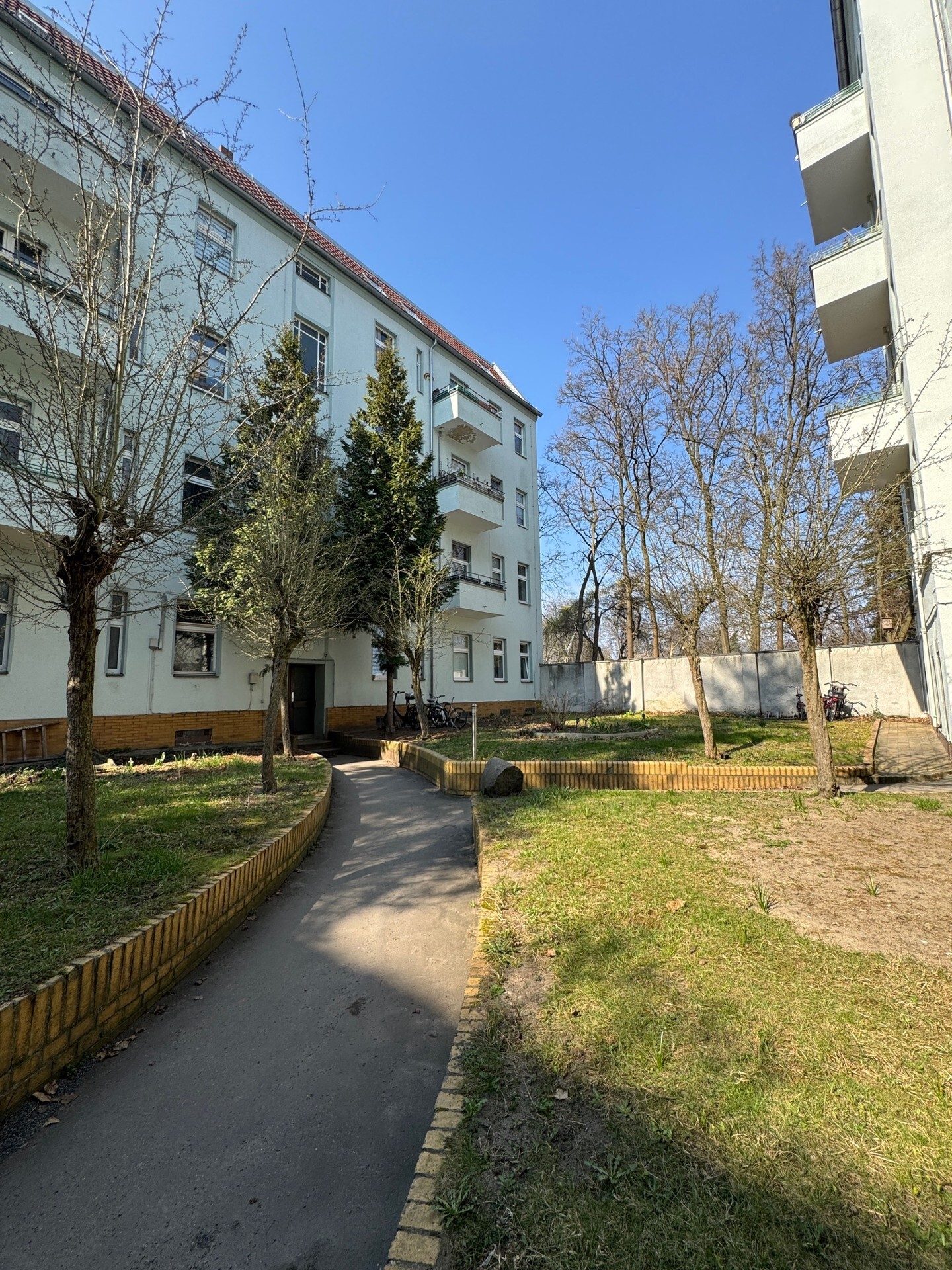 Immobilienangebot - Berlin / Reinickendorf - Alle - RESERVIERT! Sanierungsbedürftige, gut geschnittene 3-Zimmer ETW nahe Am Schäfersee in Reinickendorf
