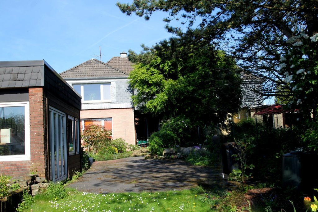 Immobilienangebot - Velbert - Alle - Gepflegtes Zweifamilienhaus mit großem Grundstück in Tönisheide