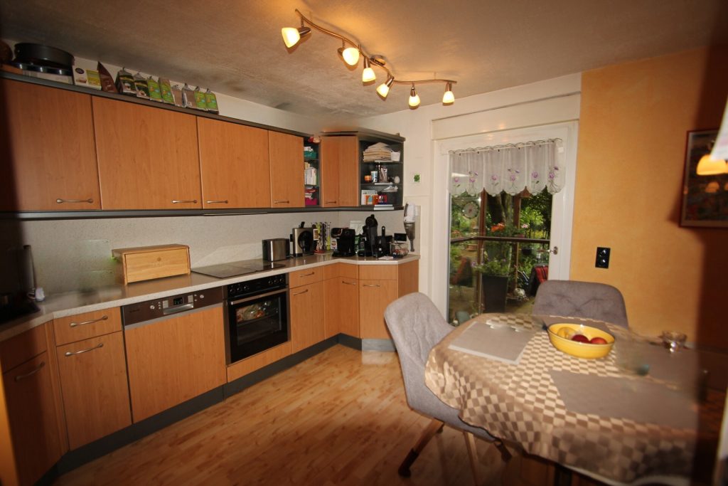 Immobilienangebot - Velbert - Alle - Gepflegtes Zweifamilienhaus mit großem Grundstück in Tönisheide