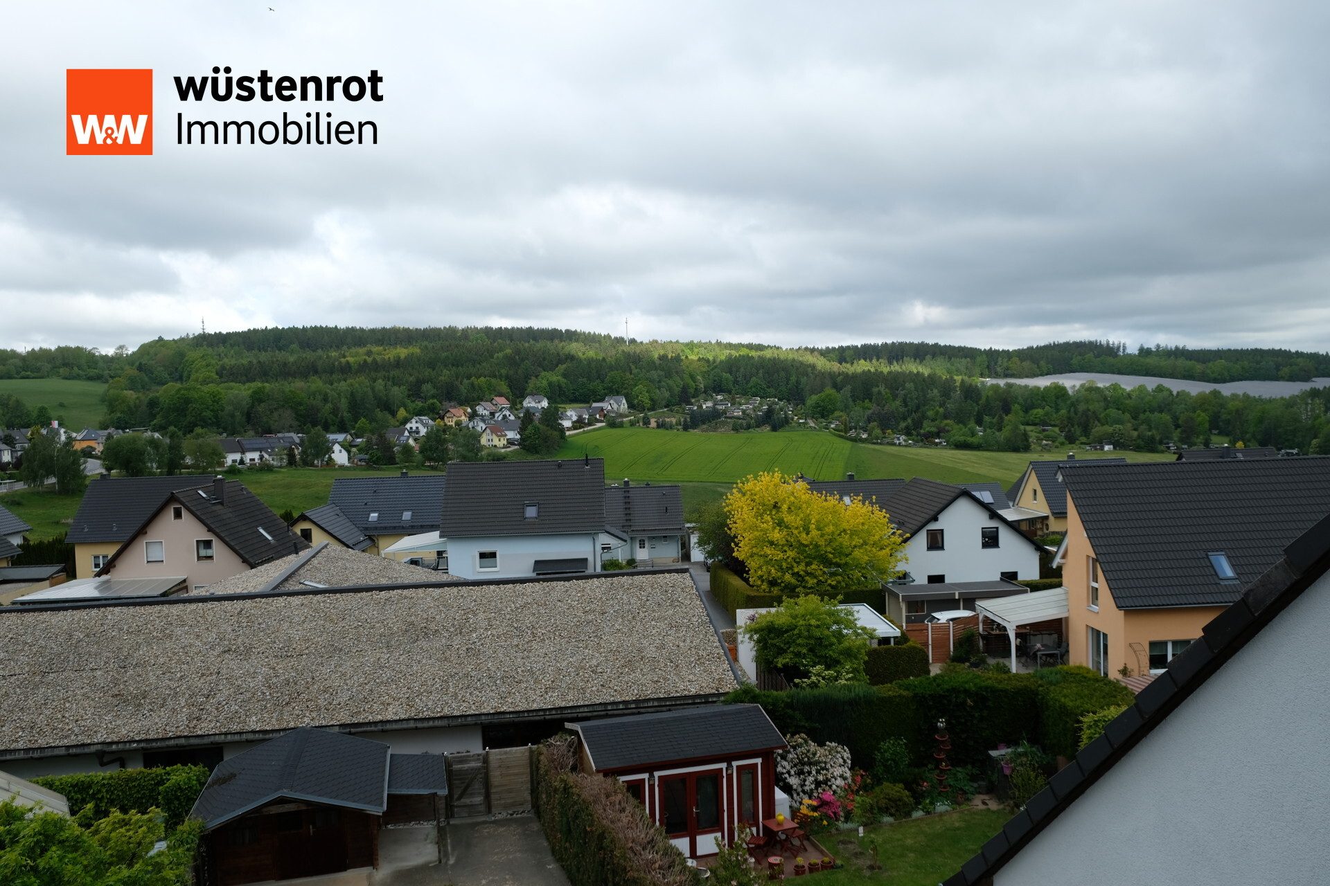 Immobilienangebot - Gornau/Erzgebirge - Alle - Traumhaftes Reihenmittelhaus mit Weitblick ins Erzgebirge – stilvoll renoviert und bezugsfertig
