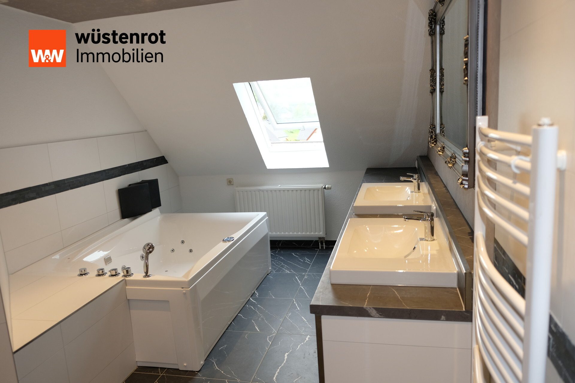 Immobilienangebot - Gornau/Erzgebirge - Alle - Traumhaftes Reihenmittelhaus mit Weitblick ins Erzgebirge – stilvoll renoviert und bezugsfertig