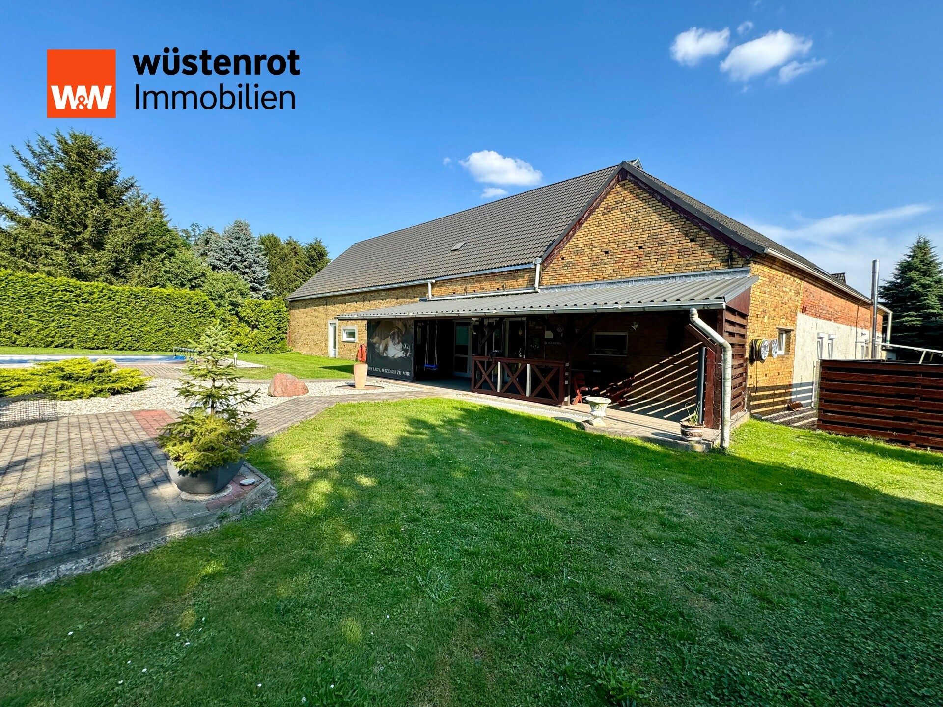 Immobilienangebot - Wittenberg-Berkau - Alle - Wohnoase mit Einliegerwohnung und Pferdehof. Rentable Einnahmen von ca. 1000 € mtl. durch PV-Anlage!