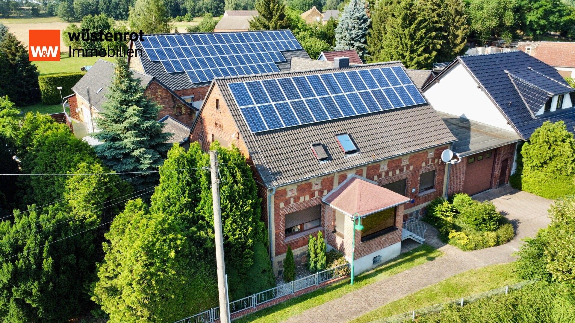 Immobilienangebot - Wittenberg-Berkau - Alle - Wohnoase mit Einliegerwohnung und Pferdehof. Rentable Einnahmen von ca. 1000 € mtl. durch PV-Anlage!