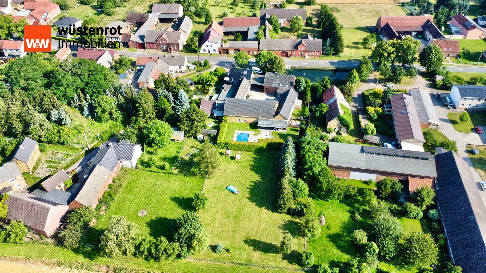 Immobilienangebot - Wittenberg-Berkau - Alle - Wohnoase mit Einliegerwohnung und Pferdehof. Rentable Einnahmen von ca. 1000 € mtl. durch PV-Anlage!