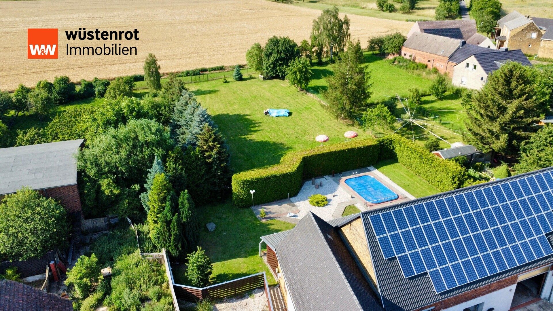 Immobilienangebot - Wittenberg-Berkau - Alle - Wohnoase mit Einliegerwohnung und Pferdehof. Rentable Einnahmen von ca. 1000 € mtl. durch PV-Anlage!