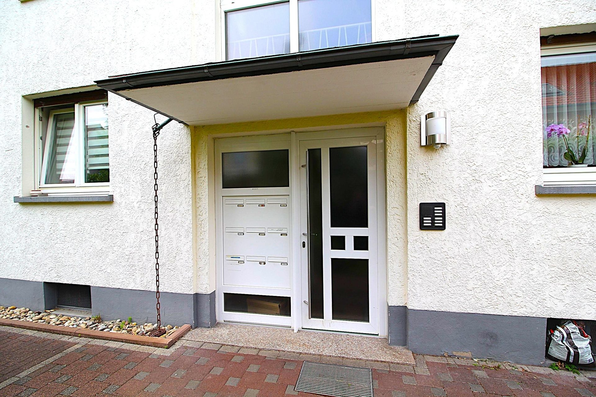 Immobilienangebot - Offenbach - Alle - Gepflegte, sukzessive modernisierte Kapitalanlage mit 9 Wohneinheiten und 6 Garagen in Top Lage!