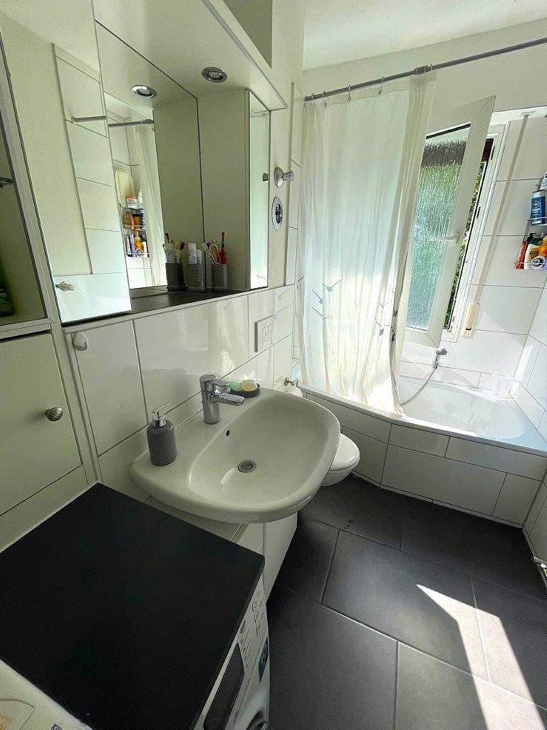 Immobilienangebot - Offenbach - Alle - Gepflegte, sukzessive modernisierte Kapitalanlage mit 9 Wohneinheiten und 6 Garagen in Top Lage!