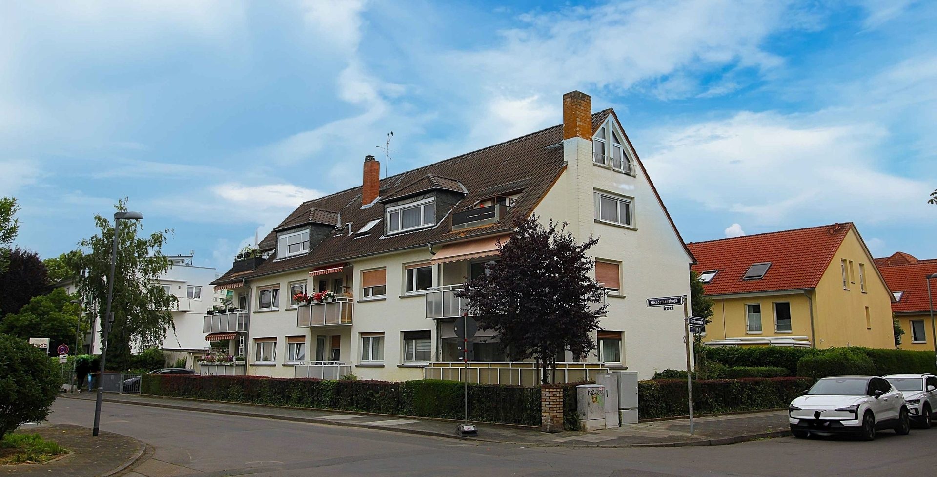 Immobilienangebot - Offenbach - Alle - Gepflegte, sukzessive modernisierte Kapitalanlage mit 9 Wohneinheiten und 6 Garagen in Top Lage!