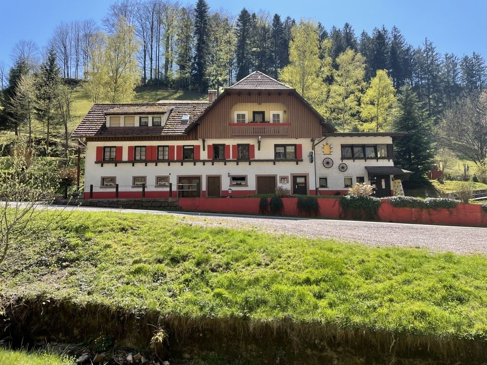 Immobilienangebot - Oberharmersbach - Alle - Großes Wohnhaus mit Gastronomie