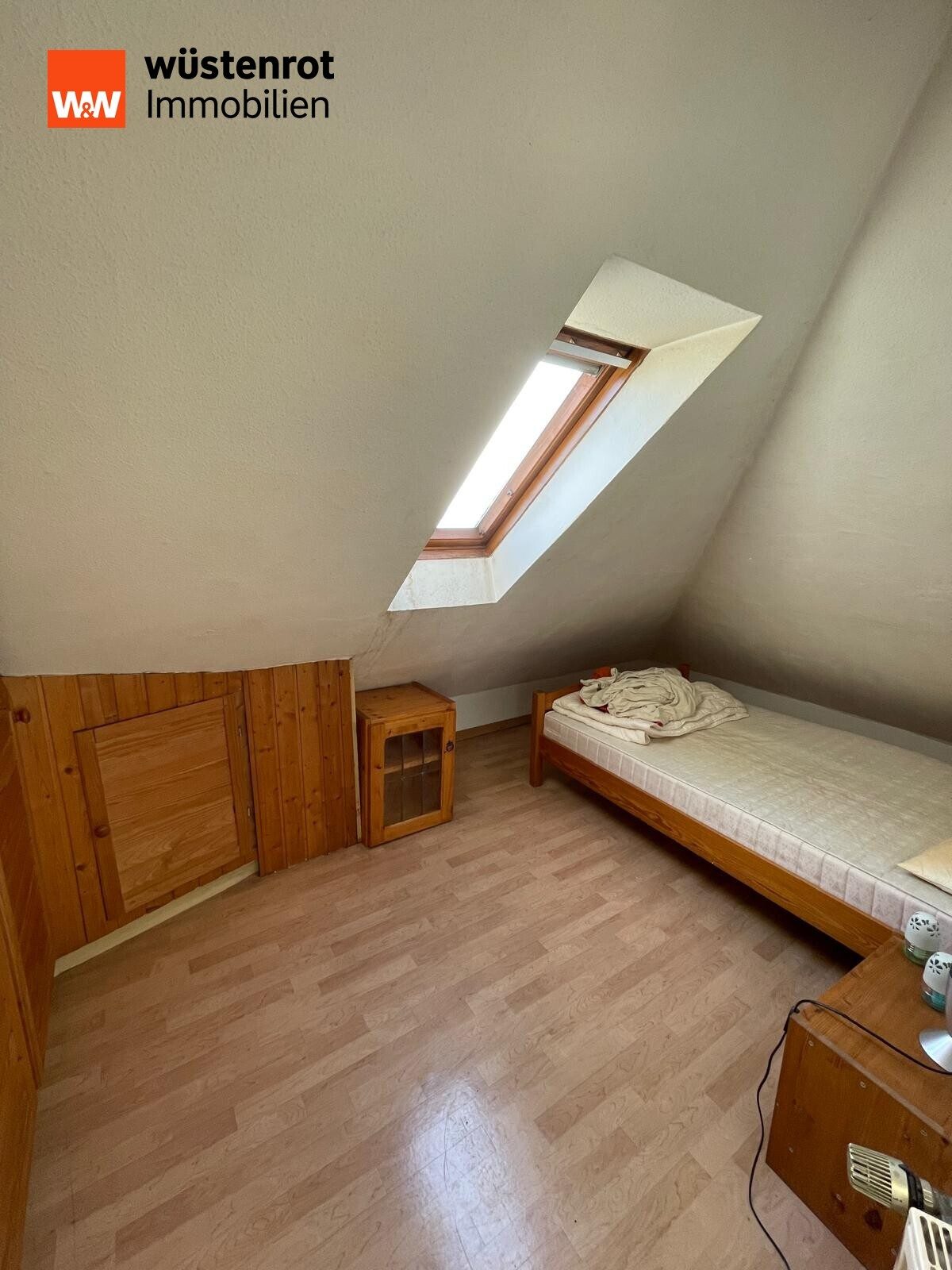 Immobilienangebot - Essen - Alle - Planen Sie für Ihre Zukunft! MFH mit 6 Whg., 2 App., 2 Garagen und Nebengebäuden