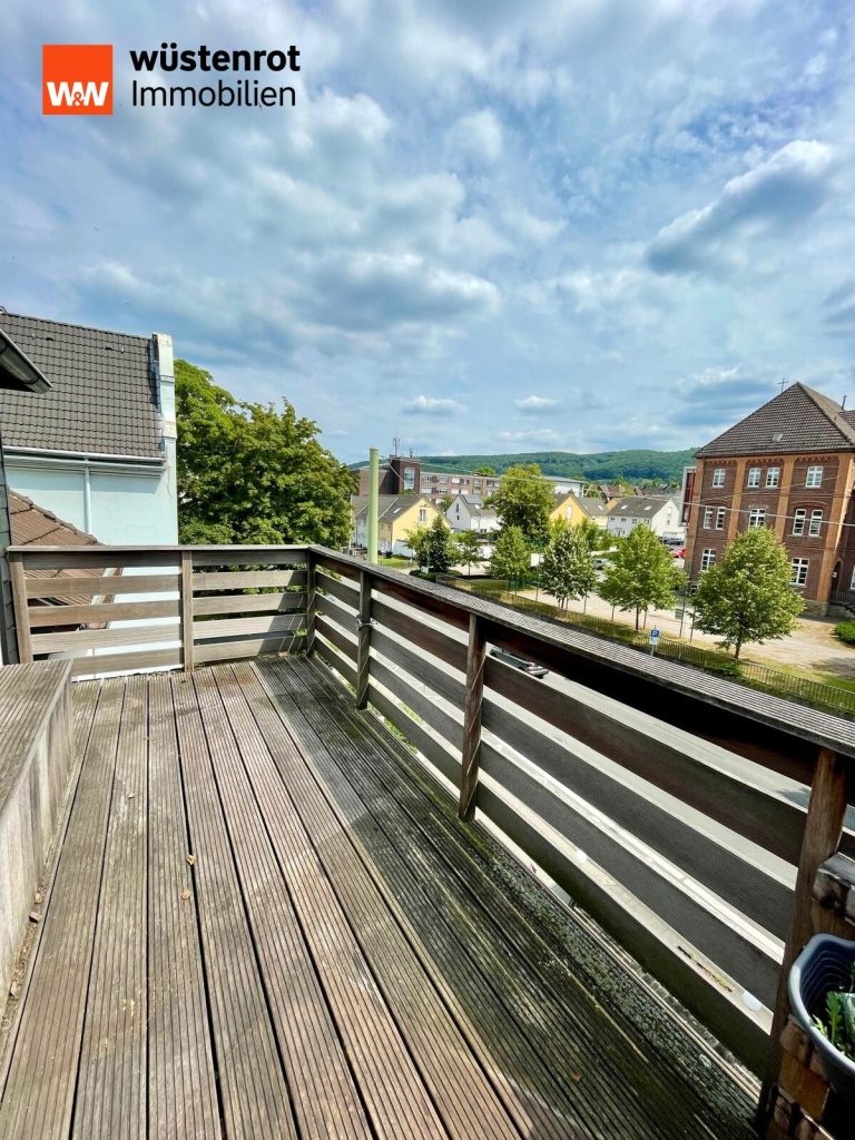 Immobilienangebot - Hagen - Alle - Selbst einziehen oder vermieten? DG-Wohnung mit Balkon in zentrumsnaher Lage von Haspe, sofort frei