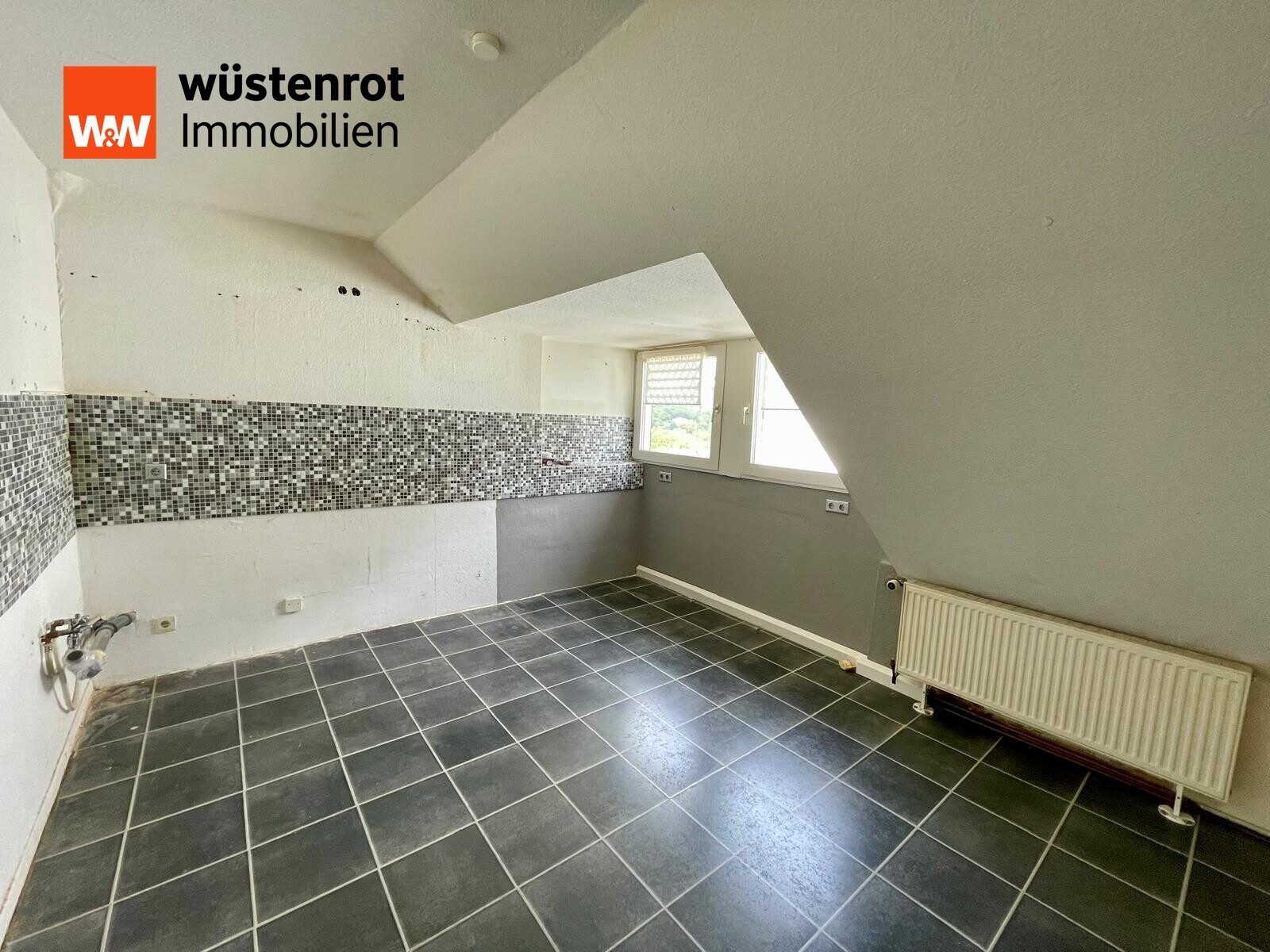 Immobilienangebot - Hagen - Alle - Selbst einziehen oder vermieten? DG-Wohnung mit Balkon in zentrumsnaher Lage von Haspe, sofort frei