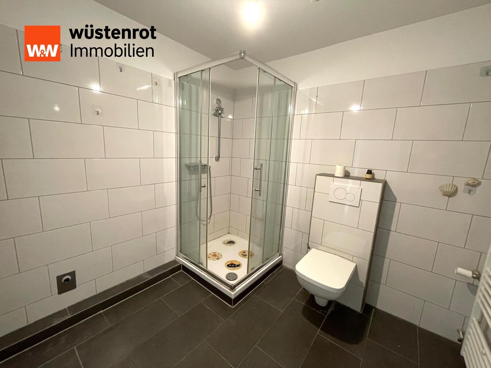 Immobilienangebot - Hagen - Alle - Selbst einziehen oder vermieten? DG-Wohnung mit Balkon in zentrumsnaher Lage von Haspe, sofort frei