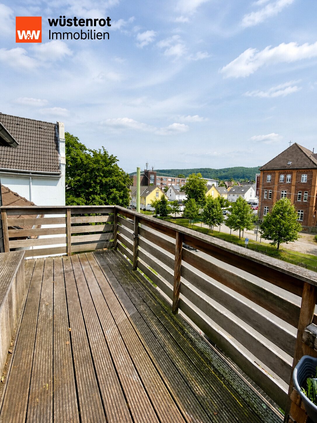 Immobilienangebot - Hagen - Alle - Selbst einziehen oder vermieten? DG-Wohnung mit Balkon in zentrumsnaher Lage von Haspe, sofort frei