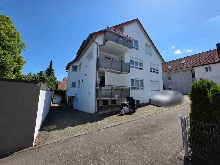Immobilienangebot - Schorndorf - Alle - Gepflegte 2-Zimmer-Wohnung mit großer Terrasse und Balkon sowie Tiefgaragen-Stellplatz
