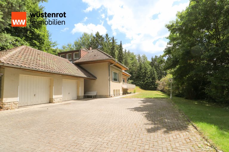 Immobilienangebot - Selb - Alle - Exklusive Familienresidenz mit parkähnlichem Garten - Privatsphäre garantiert!