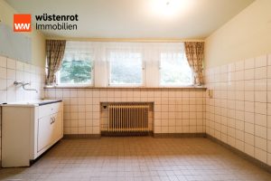 Immobilienangebot - Selb - Alle - Exklusive Familienresidenz mit parkähnlichem Garten - Privatsphäre garantiert!