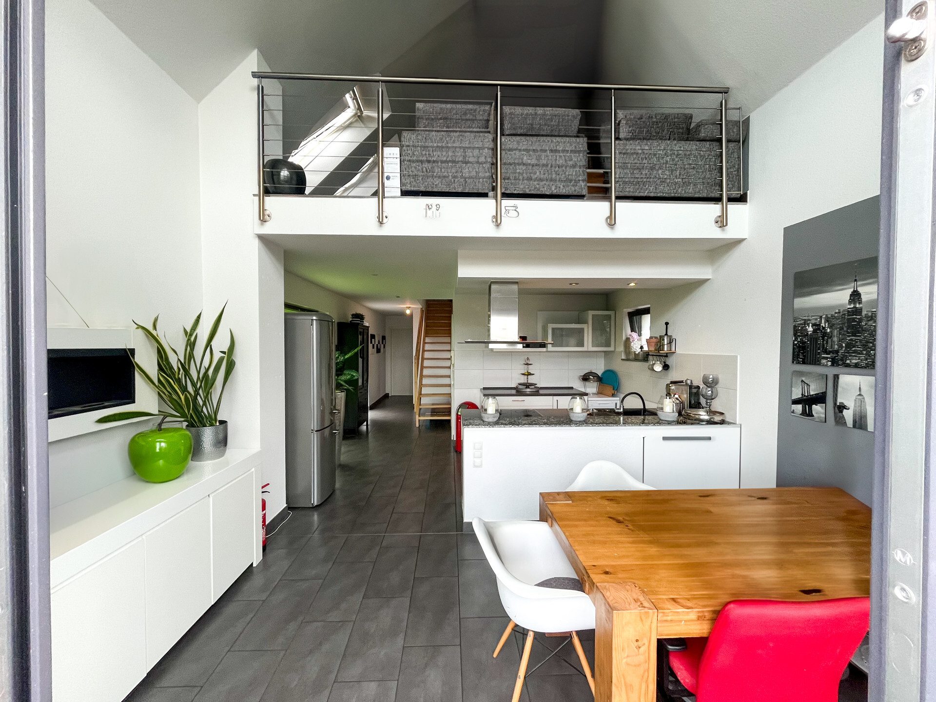 Immobilienangebot - Bonn - Alle - Modernes Zweifamilienhaus mit stilvoller Architektur und vielseitigen Nutzungsmöglichkeiten