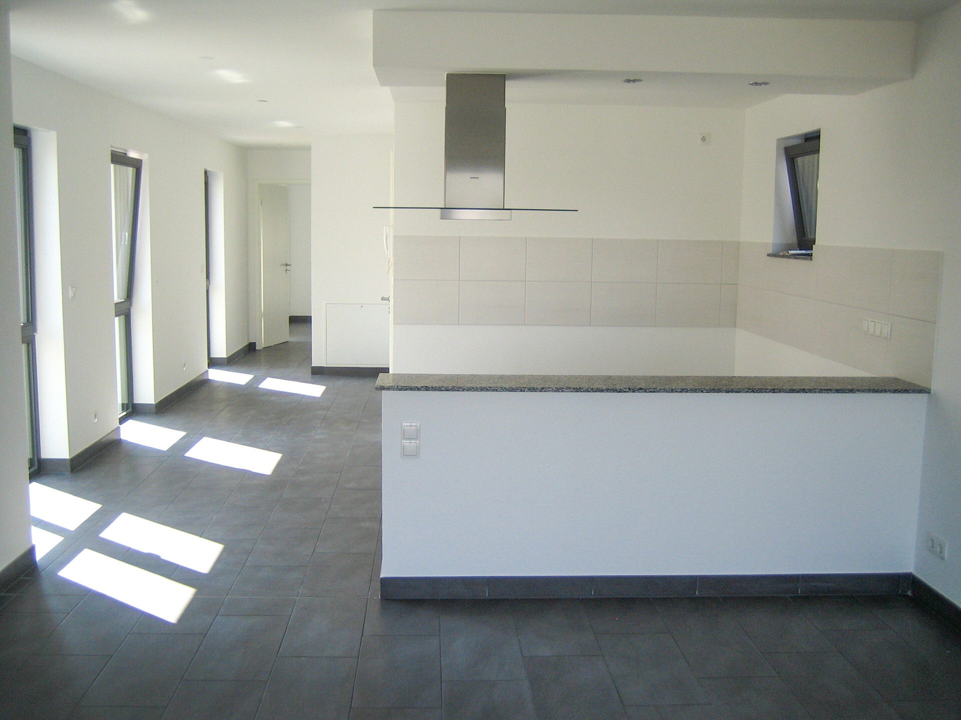 Immobilienangebot - Bonn - Alle - Modernes Zweifamilienhaus mit stilvoller Architektur und vielseitigen Nutzungsmöglichkeiten