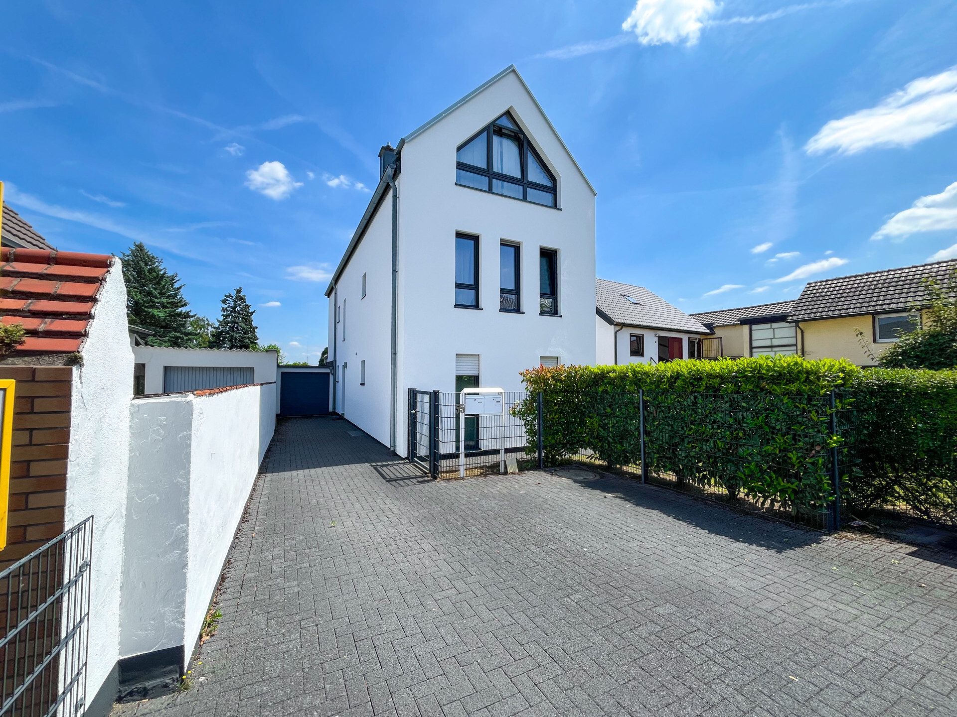 Immobilienangebot - Bonn - Alle - Modernes Zweifamilienhaus mit stilvoller Architektur und vielseitigen Nutzungsmöglichkeiten