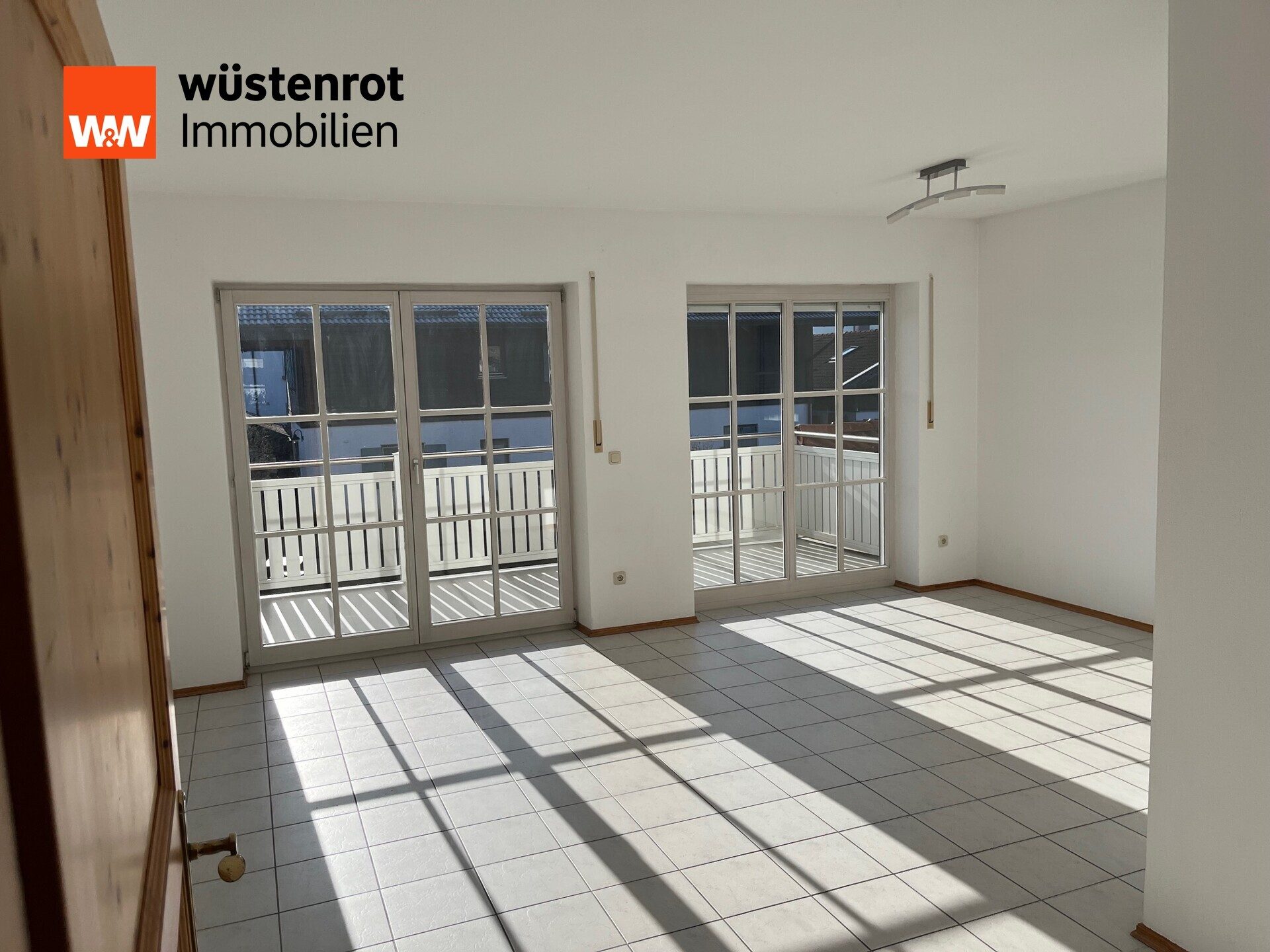 Immobilienangebot - Bruckmühl - Alle - 2-Zimmer- Etagenwohnung  mit großem Balkon in Bruckmühl zu verkaufen