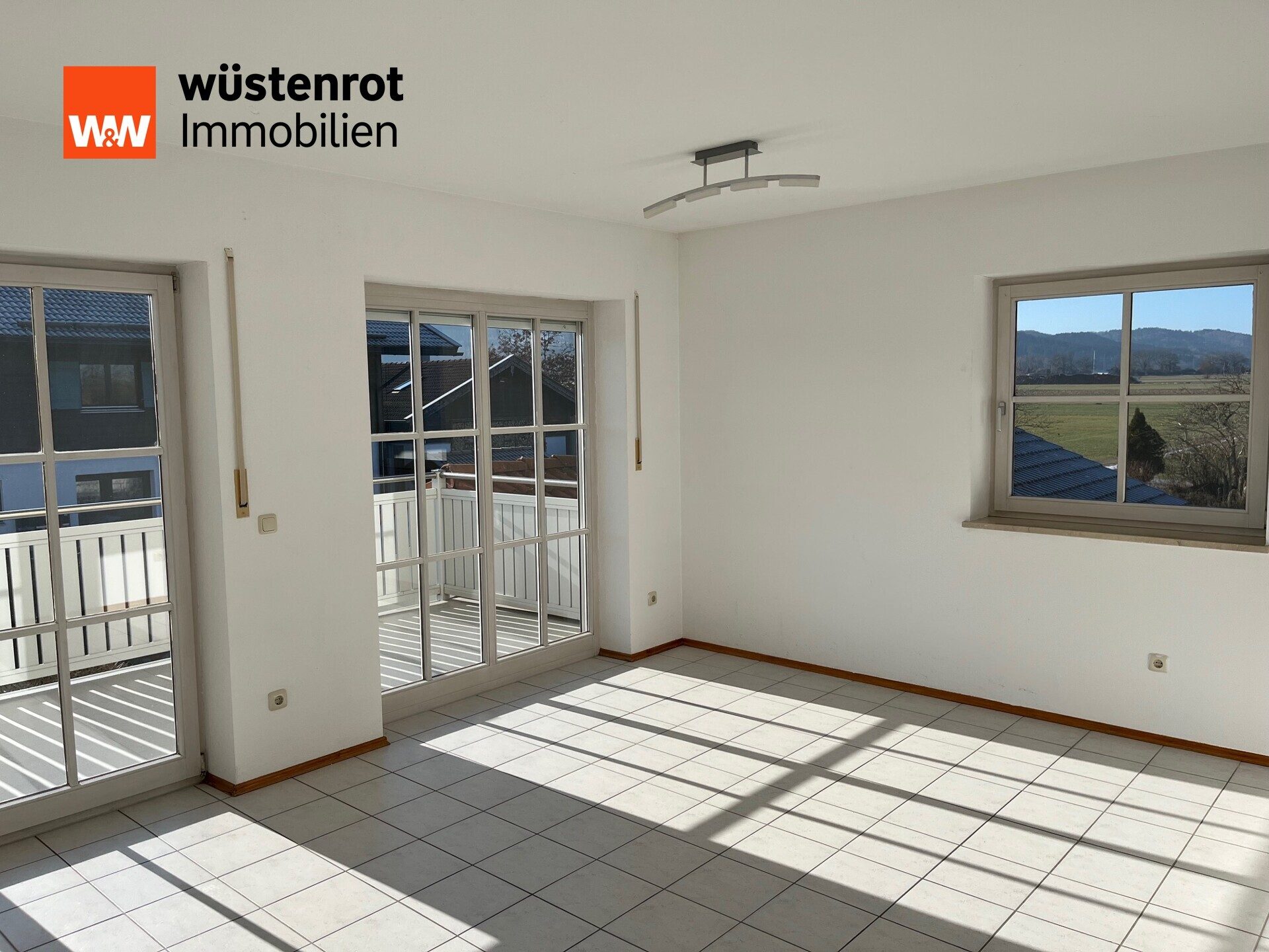 Immobilienangebot - Bruckmühl - Alle - 2-Zimmer- Etagenwohnung  mit großem Balkon in Bruckmühl zu verkaufen