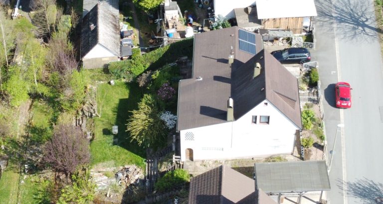 Immobilienangebot - Weidenberg - Alle - Umfassend modernisiertes Wohnhaus mit großem Gartengrundstück und Garage - Nähe Bayreuth