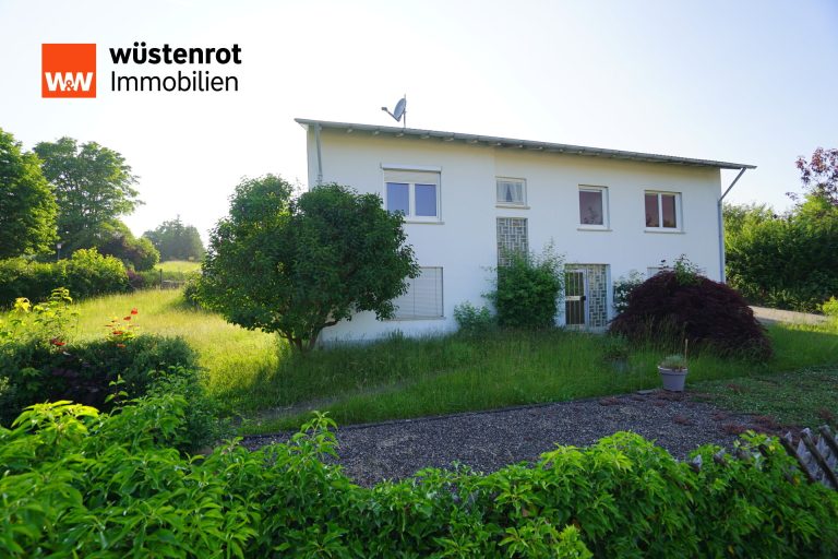Immobilienangebot - Ostrach - Alle - Charmantes Haus mit  4 Garagen und großem Grundstück!