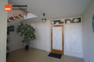 Immobilienangebot - Ostrach - Alle - Charmantes Haus mit  4 Garagen und großem Grundstück!
