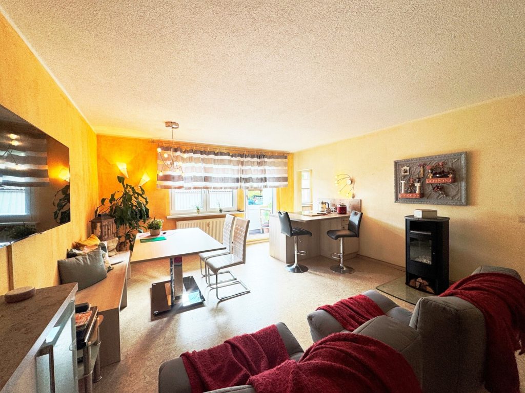 Immobilienangebot - Zschopau - Alle - Schöne 4-Raum-Wohnung in sehr gepflegter Wohnanlage mit EBK, Dusche und Balkon - in Zschopau