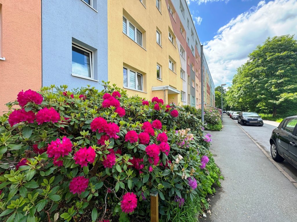 Immobilienangebot - Zschopau - Alle - Schöne 4-Raum-Wohnung in sehr gepflegter Wohnanlage mit EBK, Dusche und Balkon - in Zschopau