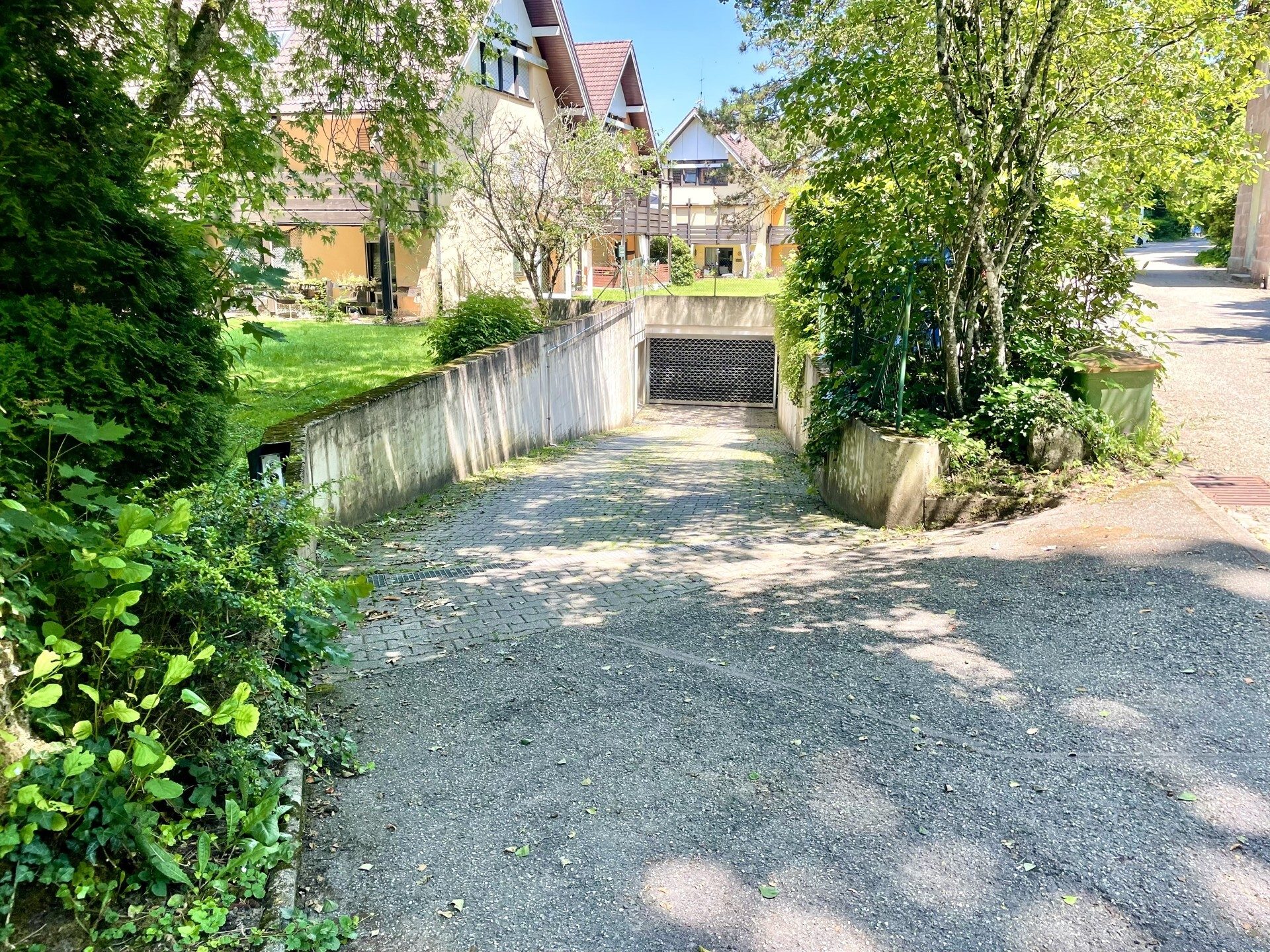 Immobilienangebot - Baden-Baden / Geroldsau - Alle - *BADEN-BADEN GEROLDSAU: Idyllisch gelegene 2 Zimmer DG-Wohnung mit TG-Stellplatz,
2 Balkone*