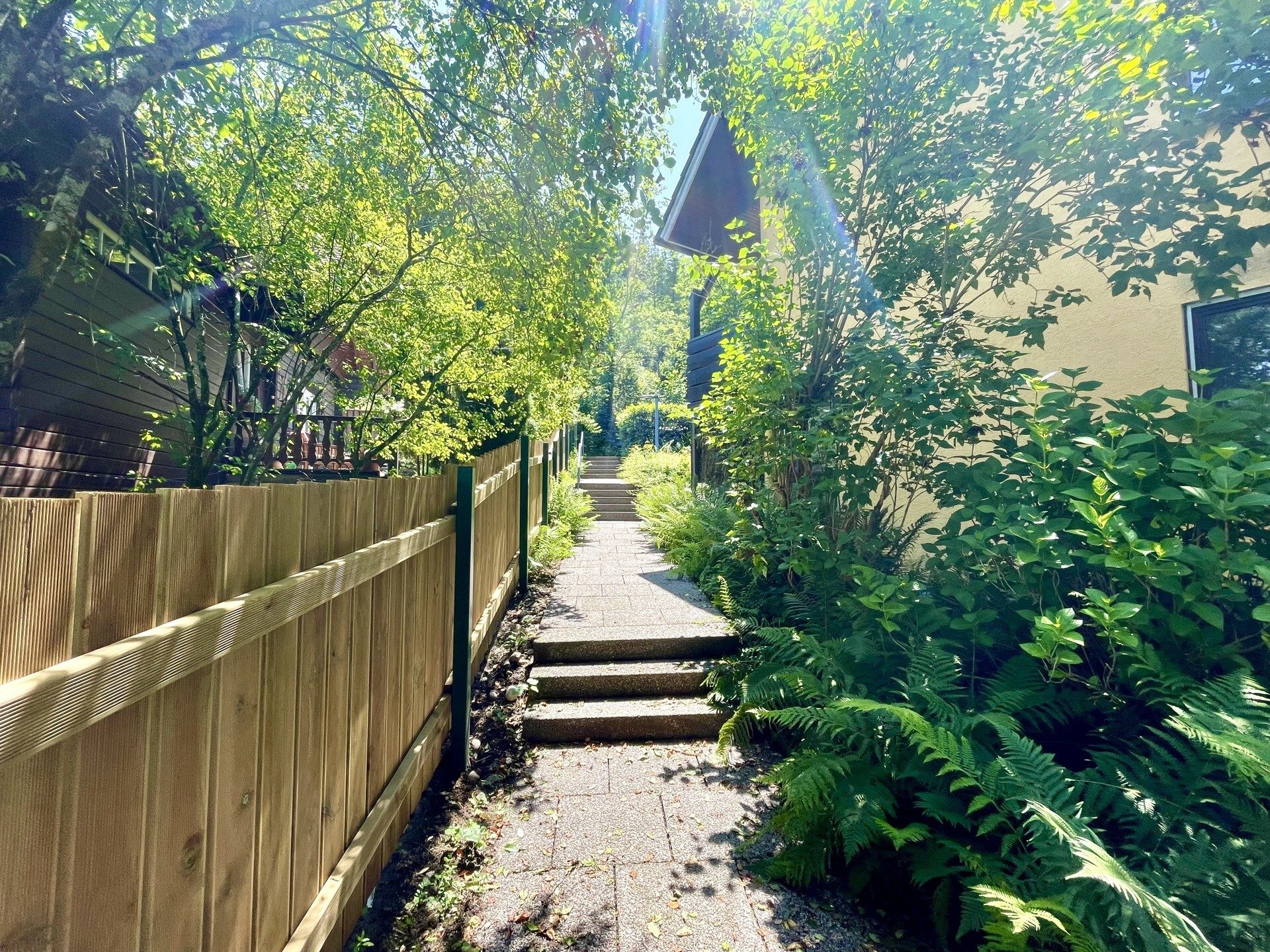 Immobilienangebot - Baden-Baden / Geroldsau - Alle - *BADEN-BADEN GEROLDSAU: Idyllisch gelegene 2 Zimmer DG-Wohnung mit TG-Stellplatz,
2 Balkone*