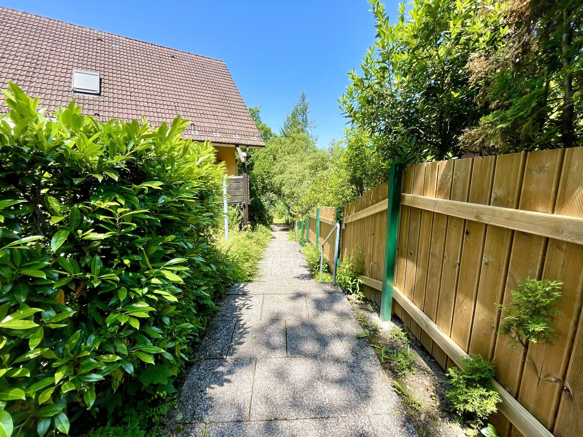 Immobilienangebot - Baden-Baden / Geroldsau - Alle - *BADEN-BADEN GEROLDSAU: Idyllisch gelegene 2 Zimmer DG-Wohnung mit TG-Stellplatz,
2 Balkone*