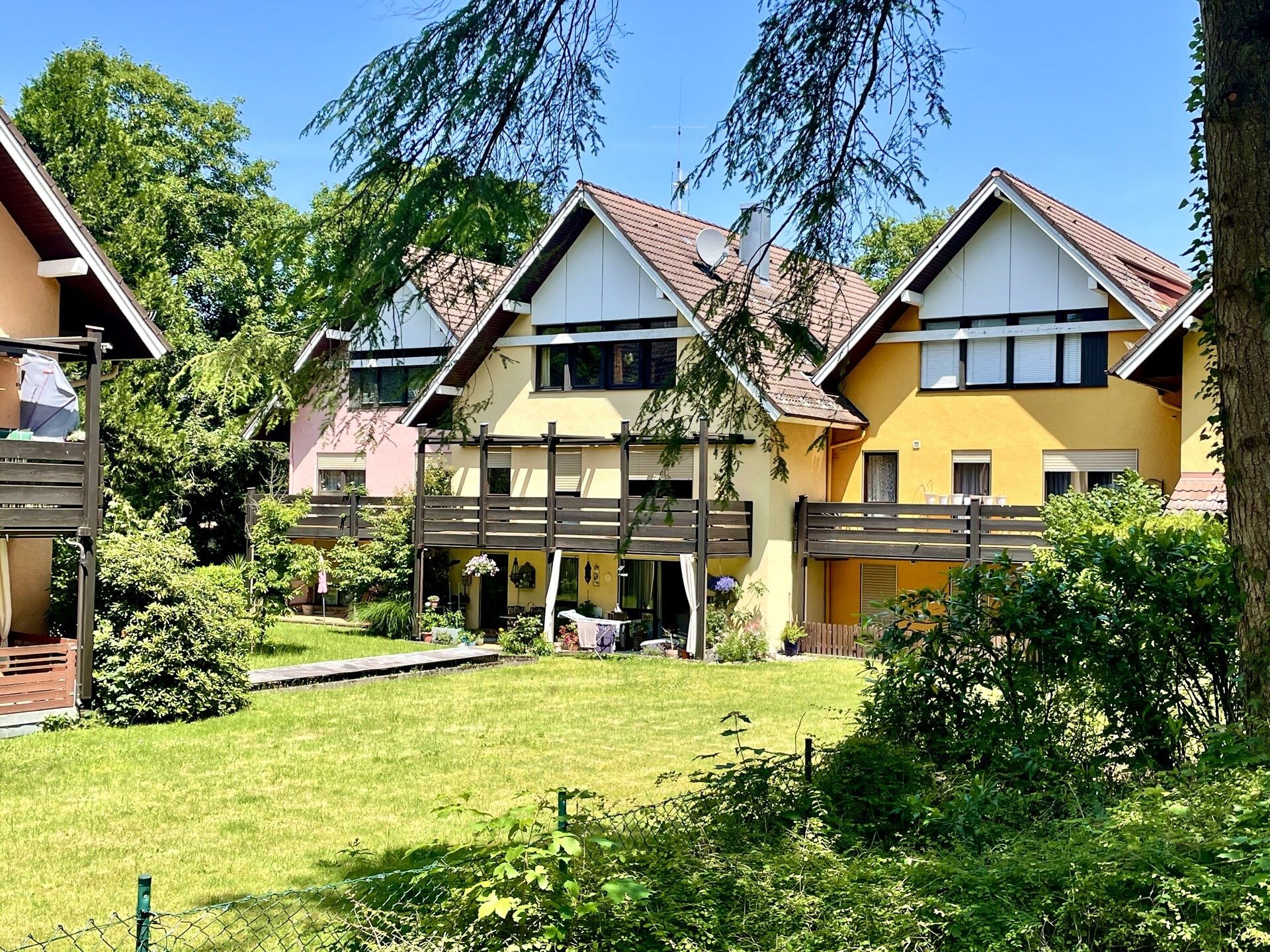 Immobilienangebot - Baden-Baden / Geroldsau - Alle - *BADEN-BADEN GEROLDSAU: Idyllisch gelegene 2 Zimmer DG-Wohnung mit TG-Stellplatz,
2 Balkone*