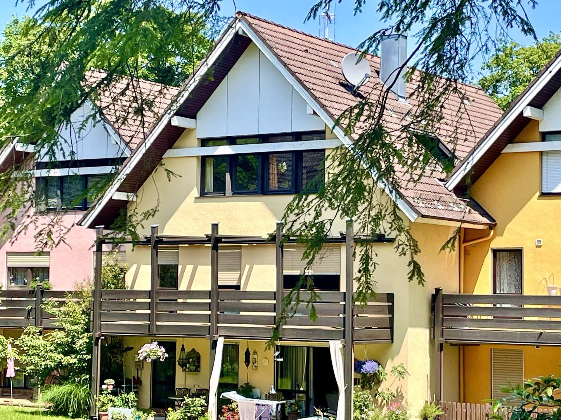 Immobilienangebot - Baden-Baden / Geroldsau - Alle - *BADEN-BADEN GEROLDSAU: Idyllisch gelegene 2 Zimmer DG-Wohnung mit TG-Stellplatz,
2 Balkone*