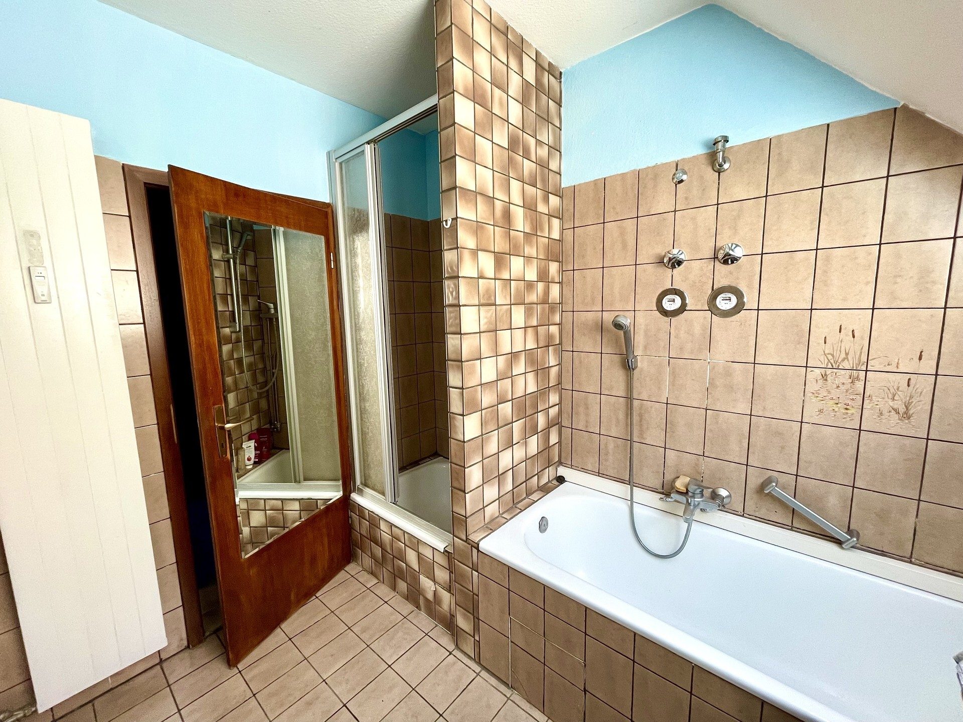 Immobilienangebot - Baden-Baden / Geroldsau - Alle - *BADEN-BADEN GEROLDSAU: Idyllisch gelegene 2 Zimmer DG-Wohnung mit TG-Stellplatz,
2 Balkone*