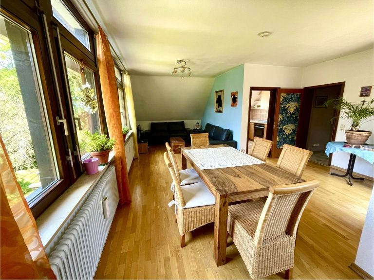 Immobilienangebot - Baden-Baden / Geroldsau - Alle - *BADEN-BADEN GEROLDSAU: Idyllisch gelegene 2 Zimmer DG-Wohnung mit TG-Stellplatz,
2 Balkone*