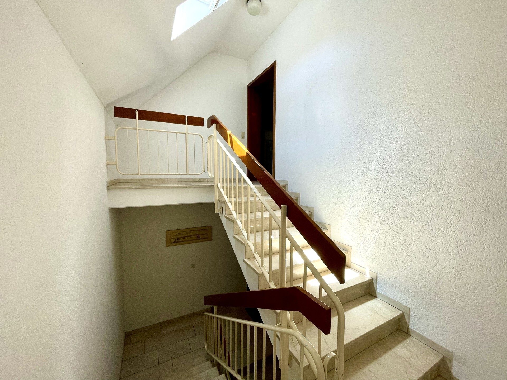 Immobilienangebot - Baden-Baden / Geroldsau - Alle - *BADEN-BADEN GEROLDSAU: Idyllisch gelegene 2 Zimmer DG-Wohnung mit TG-Stellplatz,
2 Balkone*