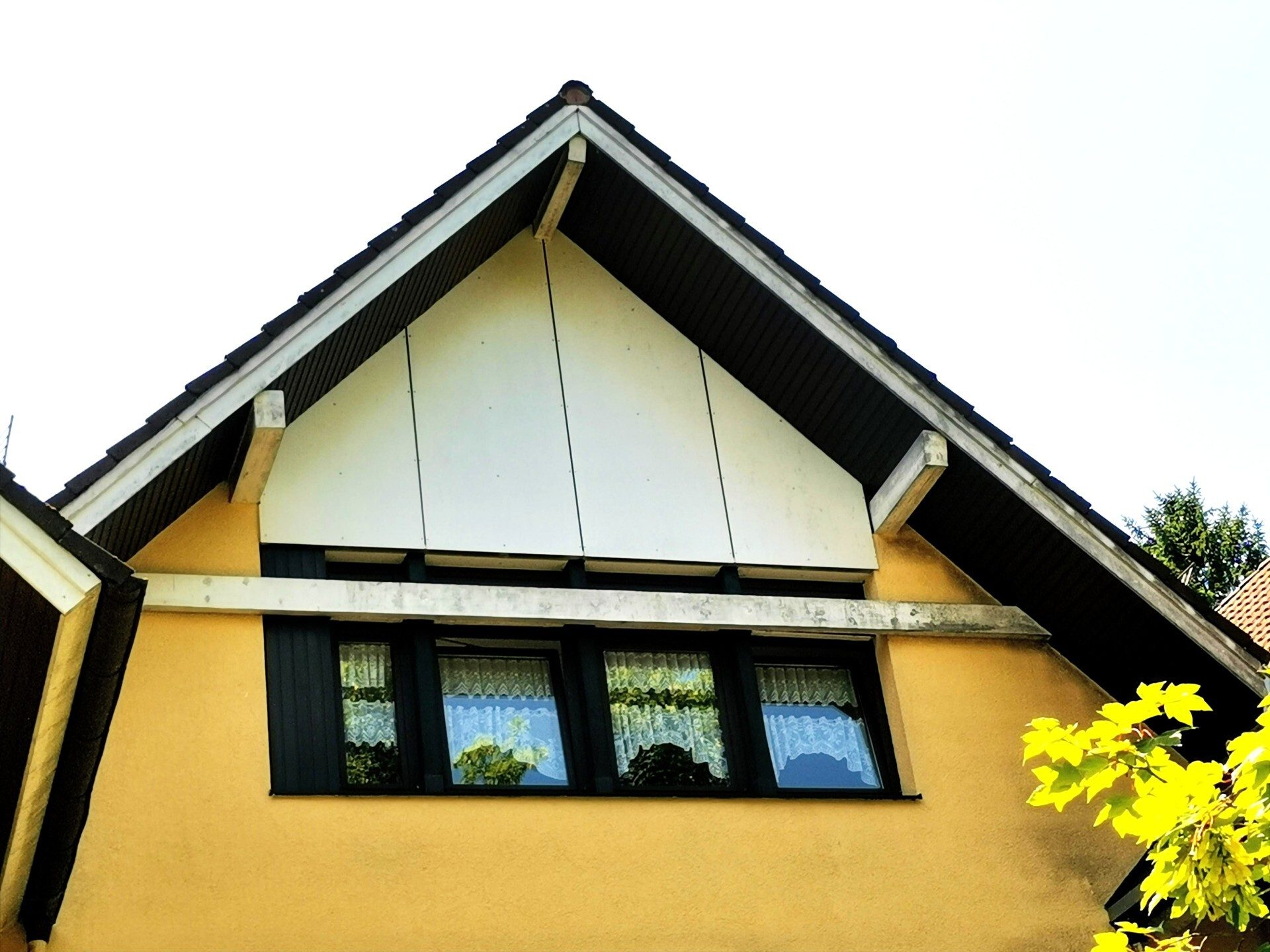 Immobilienangebot - Baden-Baden / Geroldsau - Alle - *BADEN-BADEN GEROLDSAU: Idyllisch gelegene 2 Zimmer DG-Wohnung mit TG-Stellplatz,
2 Balkone*