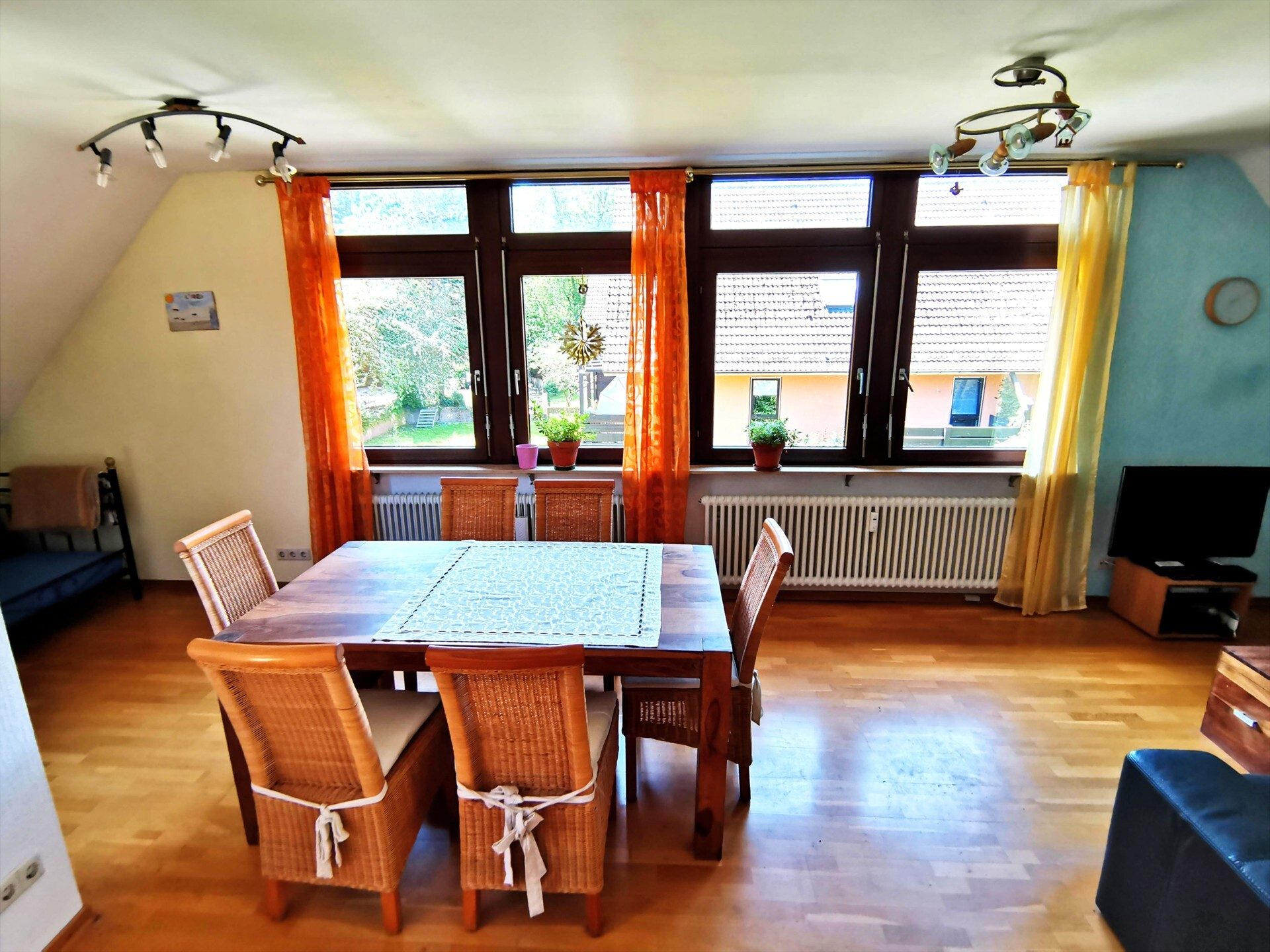 Immobilienangebot - Baden-Baden / Geroldsau - Alle - *BADEN-BADEN GEROLDSAU: Idyllisch gelegene 2 Zimmer DG-Wohnung mit TG-Stellplatz,
2 Balkone*