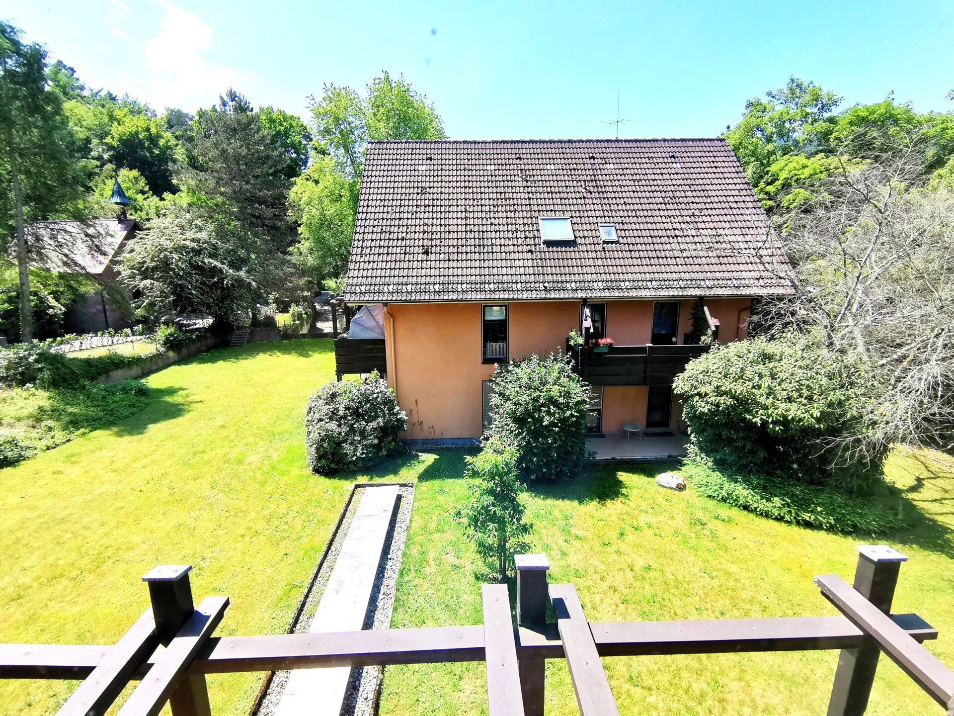 Immobilienangebot - Baden-Baden / Geroldsau - Alle - *BADEN-BADEN GEROLDSAU: Idyllisch gelegene 2 Zimmer DG-Wohnung mit TG-Stellplatz,
2 Balkone*