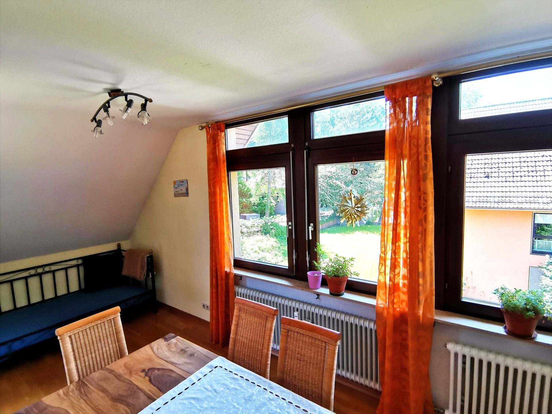 Immobilienangebot - Baden-Baden / Geroldsau - Alle - *BADEN-BADEN GEROLDSAU: Idyllisch gelegene 2 Zimmer DG-Wohnung mit TG-Stellplatz,
2 Balkone*