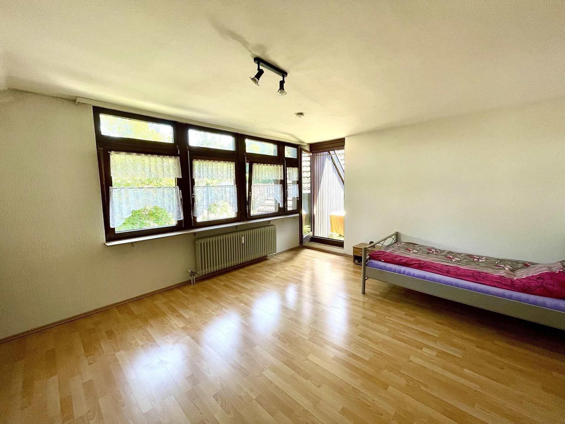 Immobilienangebot - Baden-Baden / Geroldsau - Alle - *BADEN-BADEN GEROLDSAU: Idyllisch gelegene 2 Zimmer DG-Wohnung mit TG-Stellplatz,
2 Balkone*