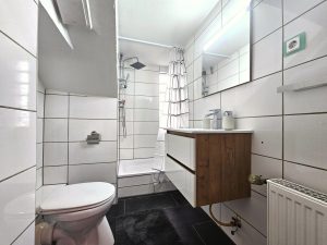 Immobilienangebot - Neuss - Alle - Möblierte 1-Zimmer- Dachgeschosswohnung zur Miete in Neuss